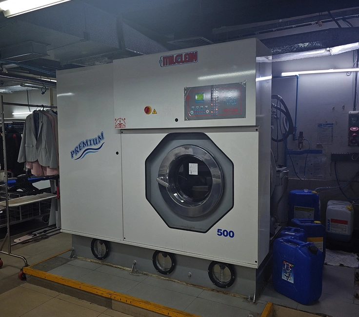 Rigid mount washer extractor at Grand Hyatt Gurgaon laundry facility