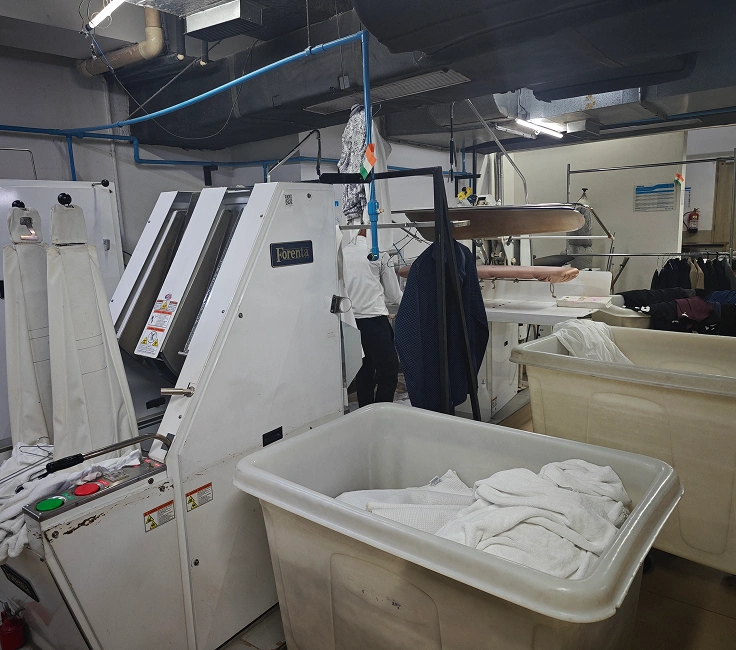 Forenta garment conveyor system at Grand Hyatt Gurgaon laundry facility